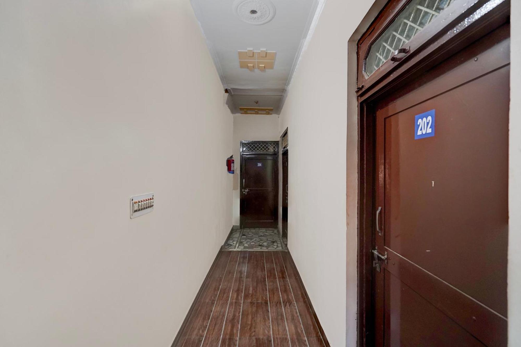 Oyo Hotel Maharaja Palace Meerut Exterior foto